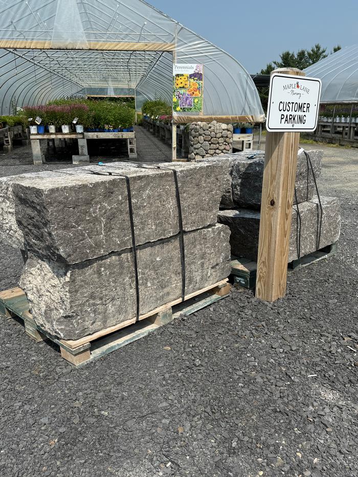 Hardscaping - Guillotine Seneca Boulder Grey