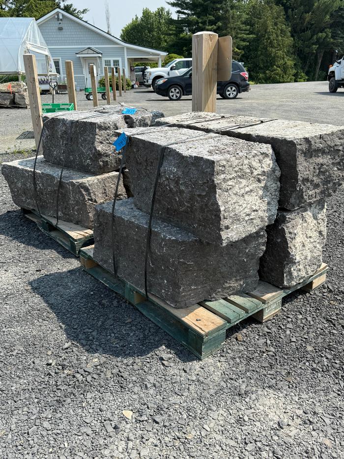 Hardscaping - Guillotine Seneca Boulder Grey
